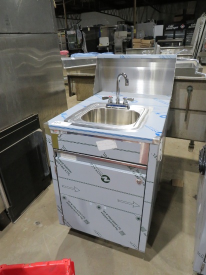NEW QUALSERV 24X33 MOBILE HAND SINK WITH WATER HEATER AND TANKS