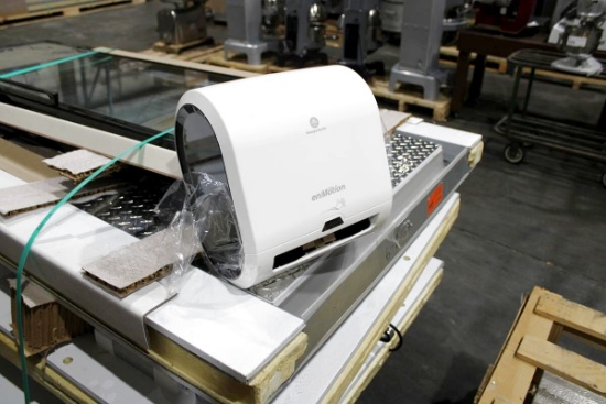 NEW 8IN AUTOMATED TOUCHLESS PAPER TOWEL DISPENSER