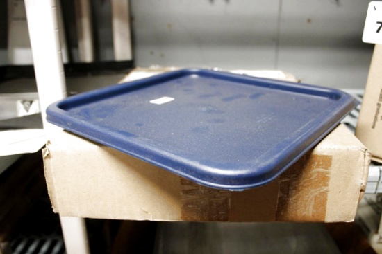 NEW BOX CAMBRO BLUE STORAGE CONTAINER LIDS - FITS 12QT, 18QT, AND 22QT (6 LIDS PER BOX)