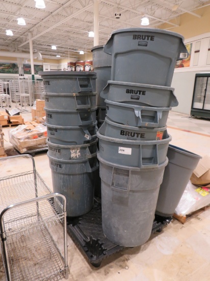 BRUTE 32-GALLON TRASH CANS