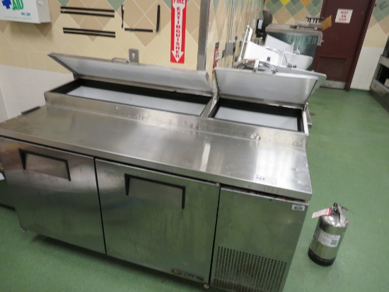 67-INCH TRUE TPP67 SELF-CONTAINED 2-DOOR PIZZA PREP