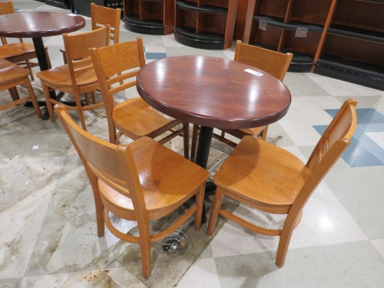 30-INCH ROUND TABLE W/4 CHAIRS