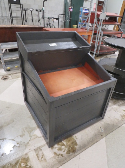 36-INCH MOBILE WINE/PRODUCE DISPLAY TABLE