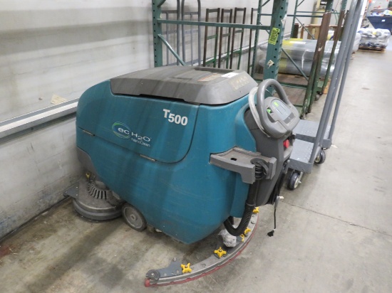 2019 TENNANT T-500 FLOOR SCRUBBER