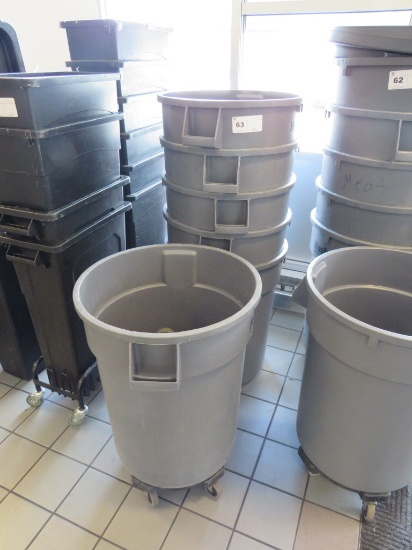 32-GALLON ROUND TRASH CANS