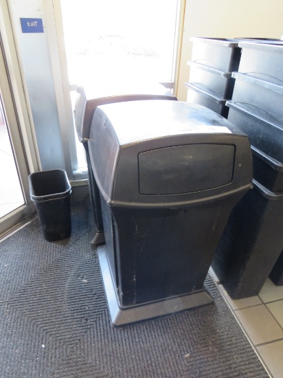 RUBBERMAID OUTDOOR TRASH CANS