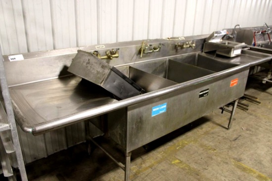 123IN STAINLESS STEEL 3-COMPARTMENT SINK