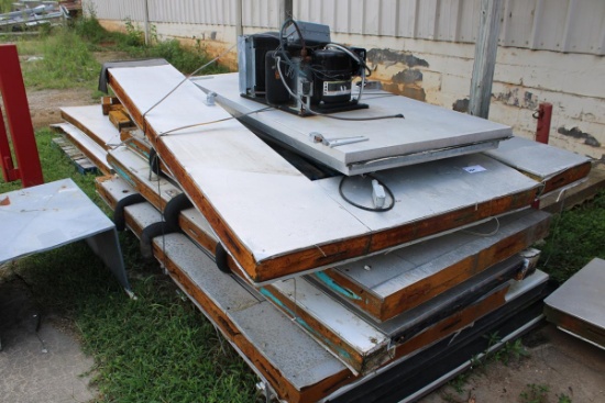 1 LOT - STACK OF MISC WALK-IIN COOLER DOORS AND FRAMES