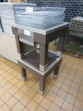 24X24 BAKERY DISPLAY TABLES