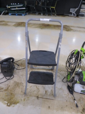 Front Line Step Ladder