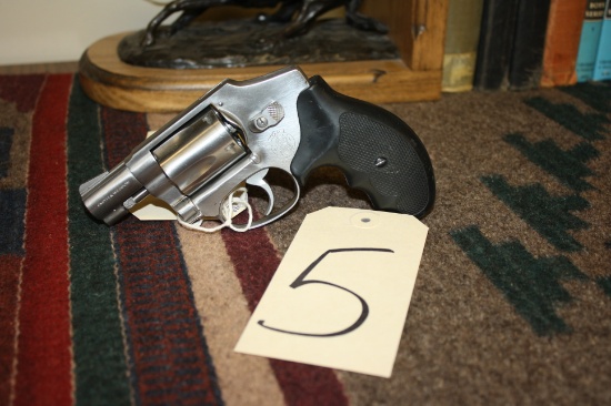 SMITH & WESSON HAMMERLESS REVOLVER