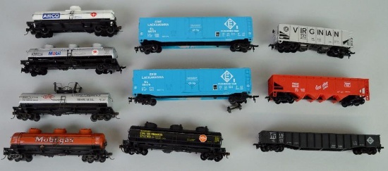 HO Train Grouping of 10 tanks, hopper and box cars - including Bachmann
