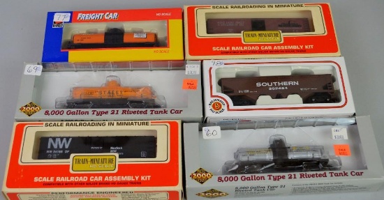 HO Grouping of 6 Tanker, Boxcars and Hoppers