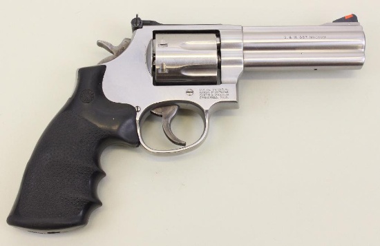 Smith & Wesson Model 686-5 double action revolver.