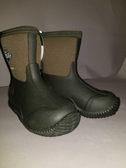 New Muck Boot Company Kid's Rover RVR Moss Pattern Boots.