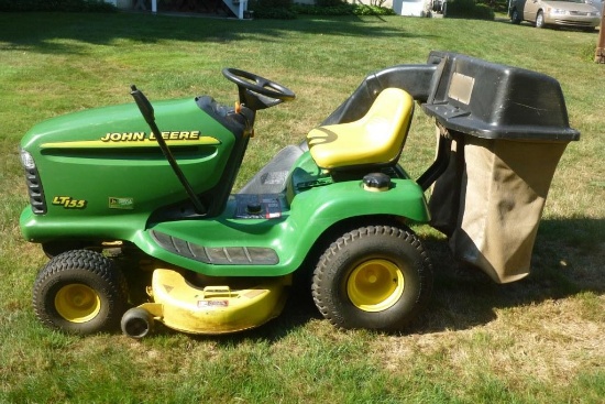 John Deere LT155 Tractor