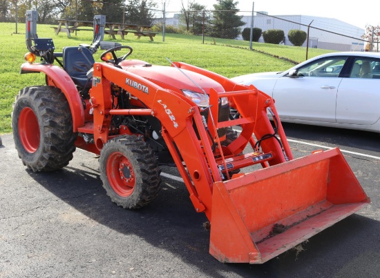 Kubota Tractor L3200D w/LA524 front end loader