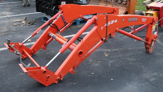 Kubota LA 524 Front end loader attachment with quick connect