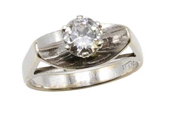 18KW Gold Diamond Solitaire Ring