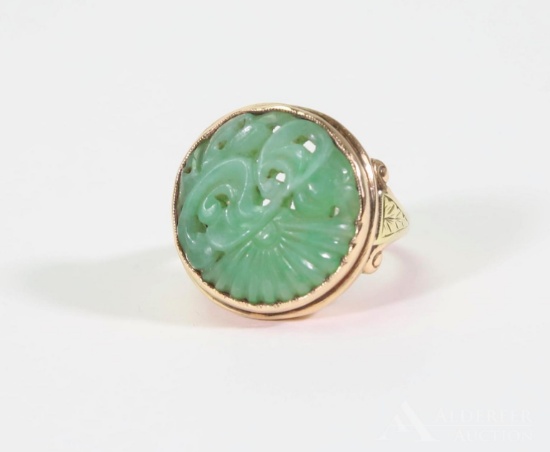 14KY Gold Carved Green Jade Ring