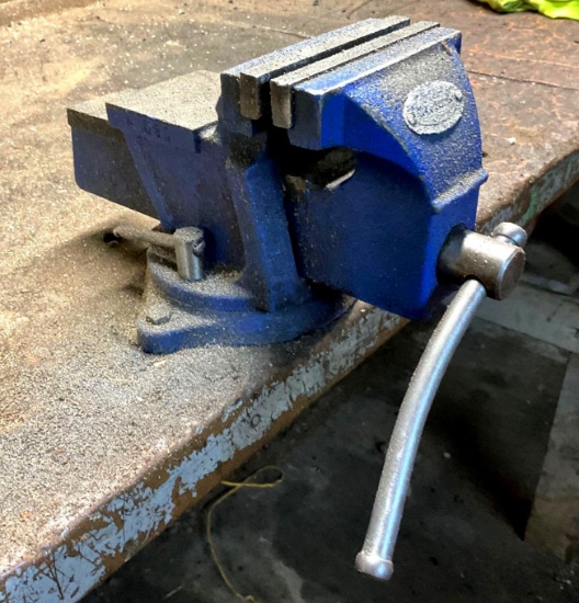 Swivel Base Vise