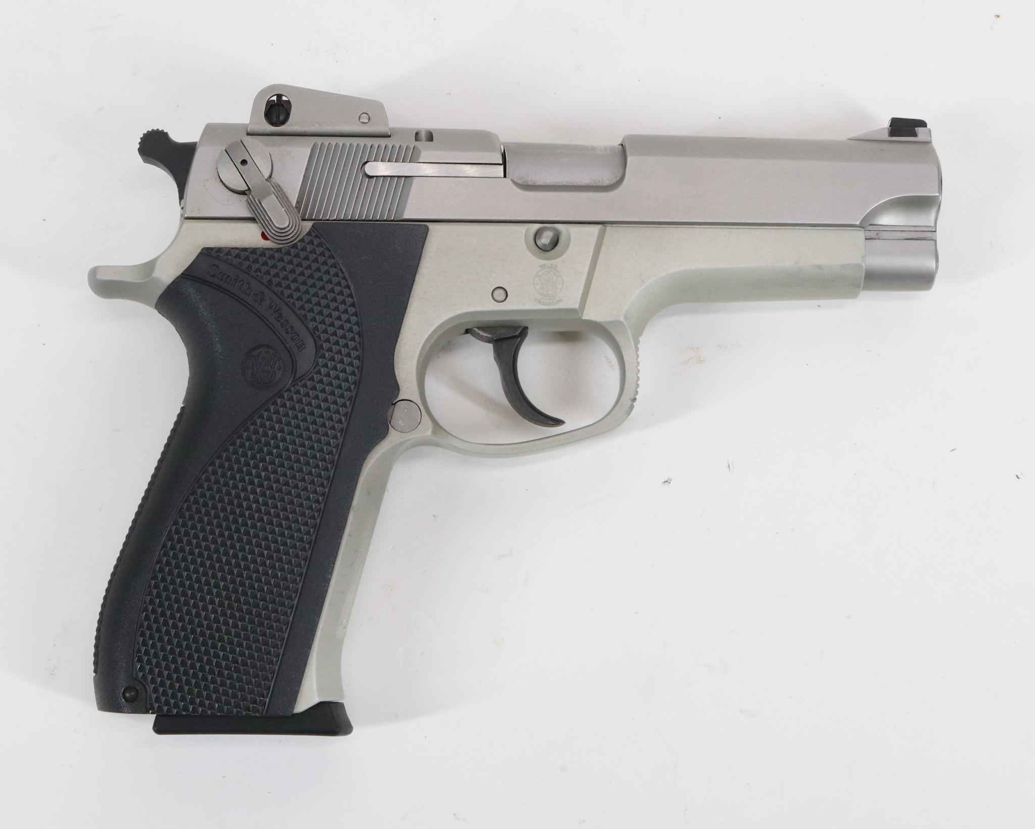 Smith & Wesson 5903 Semi Automatic Pistol | Proxibid