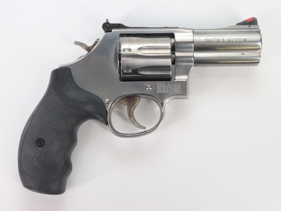 Smith & Wesson 686-6 Double Action Revolver