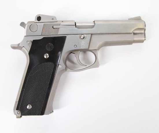 Smith & Wesson 659 Semi Automatic Pistol