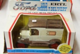 1/25 ERTL 1913 Ford Model T Delivery Bank