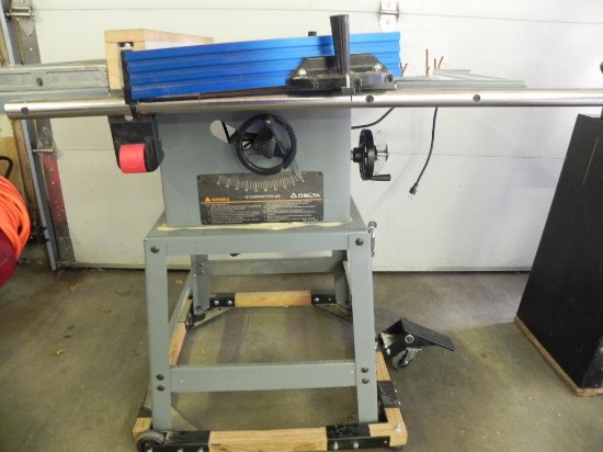 Delta 10" contractor's table saw with attachments