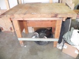 Wooden work bench with 2.5