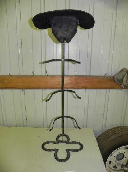 Cast iron horse shoe cowboy hat rack.