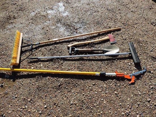 Tree trimmer and yard tools lot.