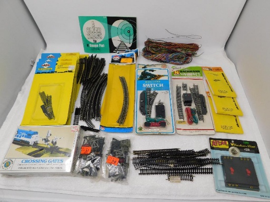 N Gauge railroad track and accessories