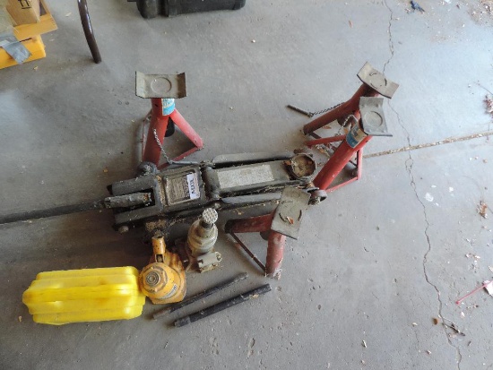 Craftsman 5000 lb floor jack, 2 bottle jacks and four jackstands.