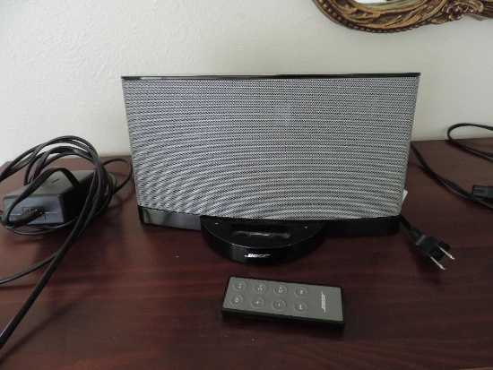 Bose series 2 sound dock with remote (tested operable).