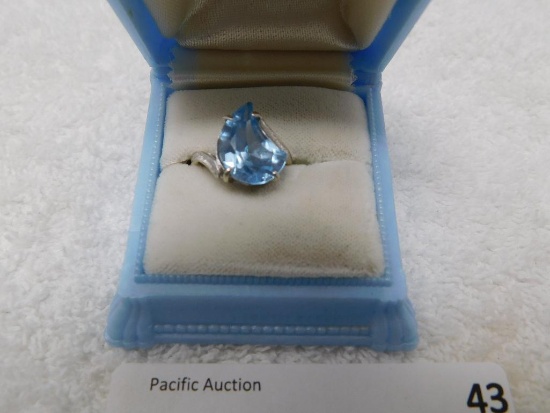 Ladies blue stone gold ring