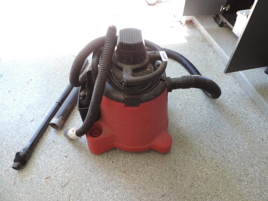 Dirt devil 3.5HP wet/dry shop vac (tested operable).