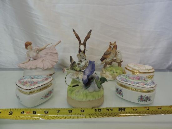 Lot of 7 music boxes.