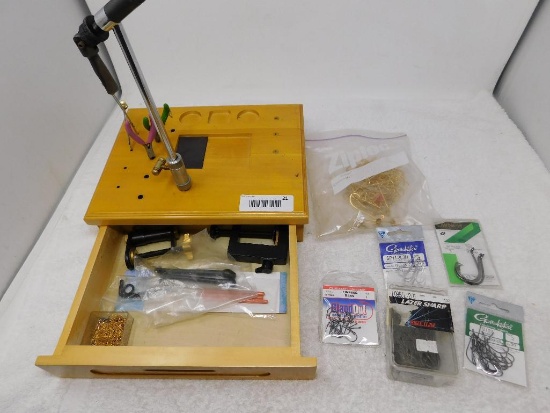 Fly Tying bench and accessories