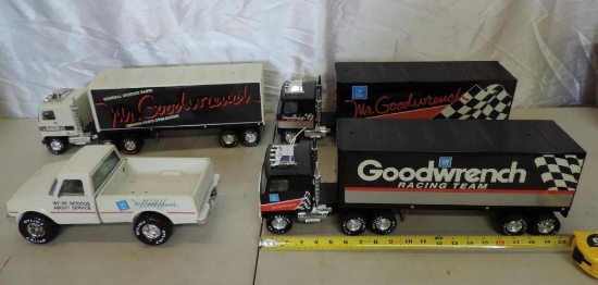 3 Nylint Mr goodwrench trucks with trailers and 1 Nylint GM truck.