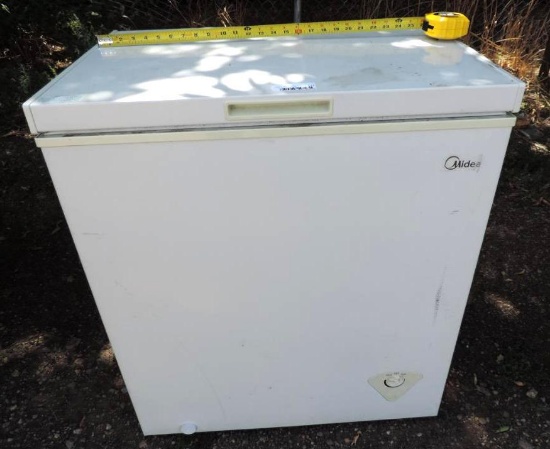 29x19x32" Midea freezer (tested operable).