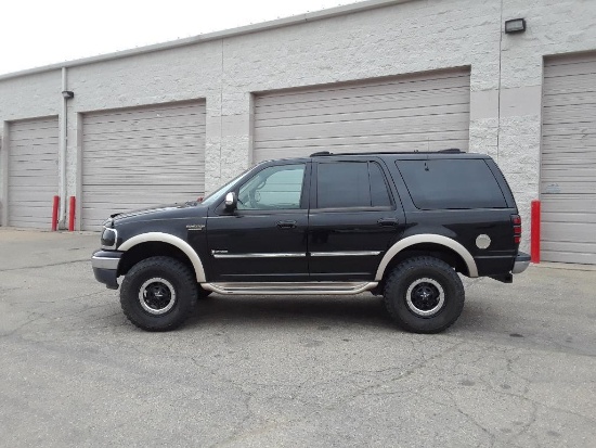 1999 - Ford Expedition - Black - ODO 147,000 Miles