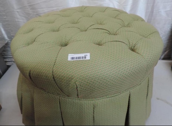 28x18" Eathan Allen foot stool in excellent condition.