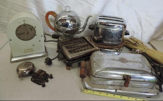 Vintage kitchenware lot.