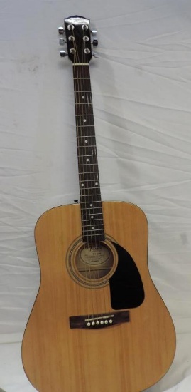 Fender FA-100 acustic guitar with soft case.