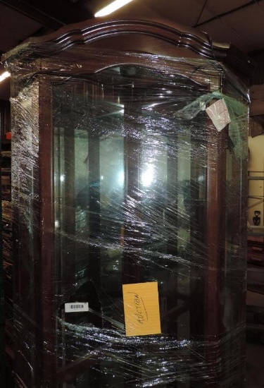 Nice corner dislay cabinet with glass shelves.