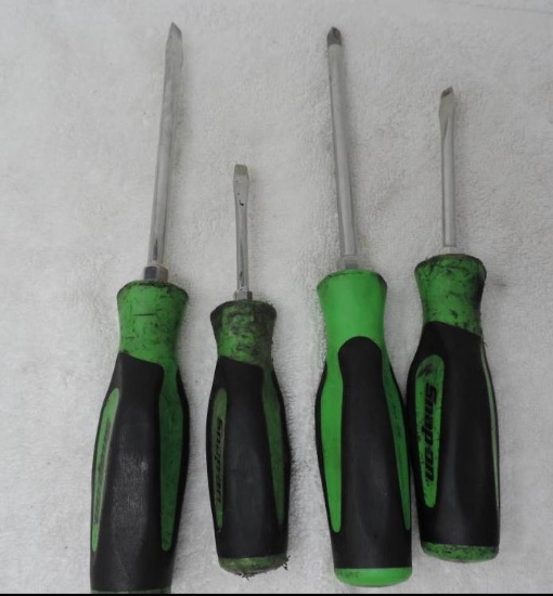 4 green snap on screw drivers.