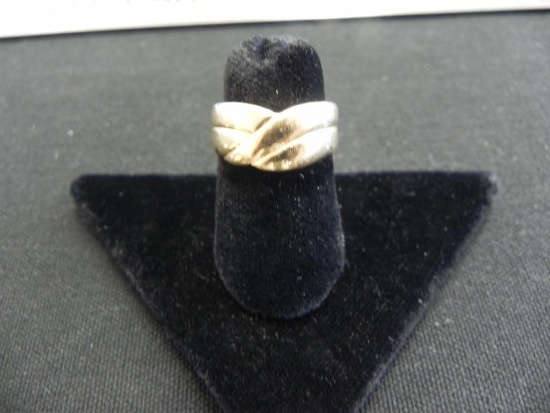 18 Kt. Fashion ring.