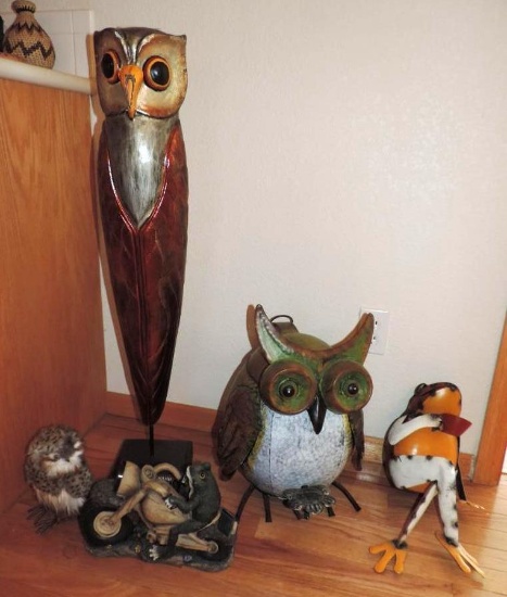 Owl and frog decor lot.